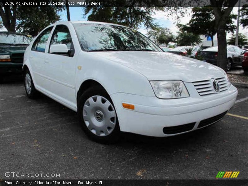 Cool White / Beige 2000 Volkswagen Jetta GL Sedan