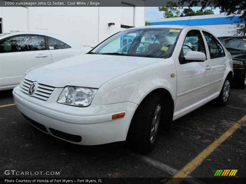 Cool White / Beige 2000 Volkswagen Jetta GL Sedan