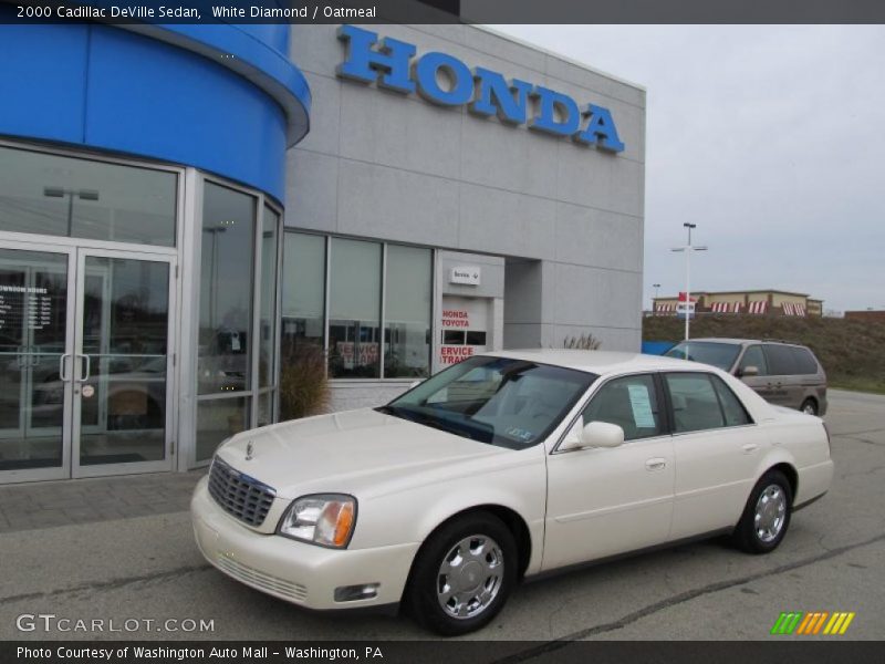 White Diamond / Oatmeal 2000 Cadillac DeVille Sedan