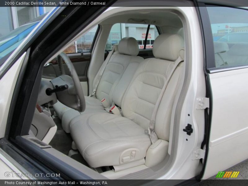 White Diamond / Oatmeal 2000 Cadillac DeVille Sedan