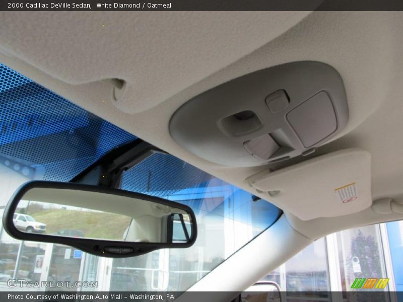White Diamond / Oatmeal 2000 Cadillac DeVille Sedan