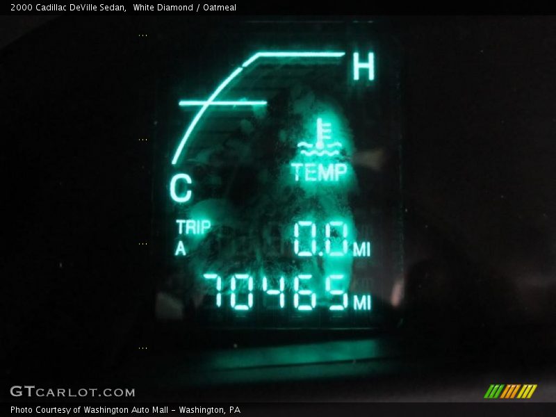 White Diamond / Oatmeal 2000 Cadillac DeVille Sedan