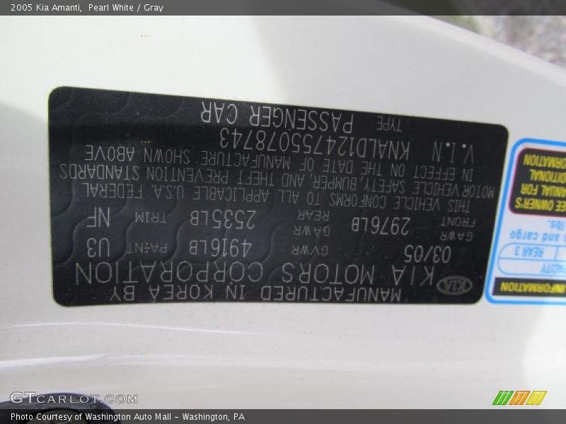Pearl White / Gray 2005 Kia Amanti