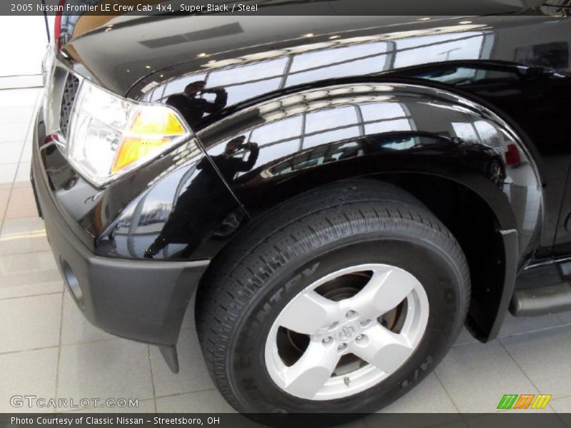 Super Black / Steel 2005 Nissan Frontier LE Crew Cab 4x4