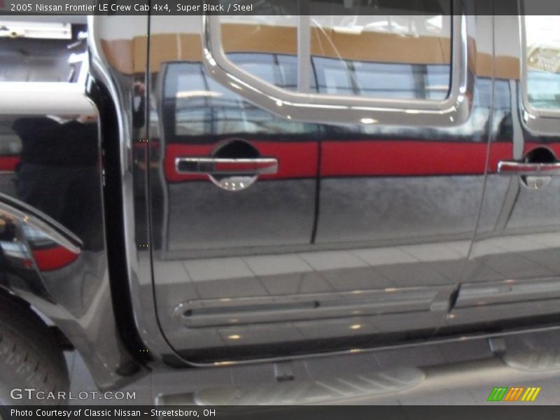 Super Black / Steel 2005 Nissan Frontier LE Crew Cab 4x4
