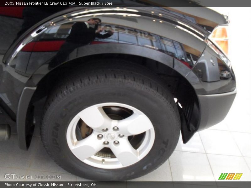 Super Black / Steel 2005 Nissan Frontier LE Crew Cab 4x4