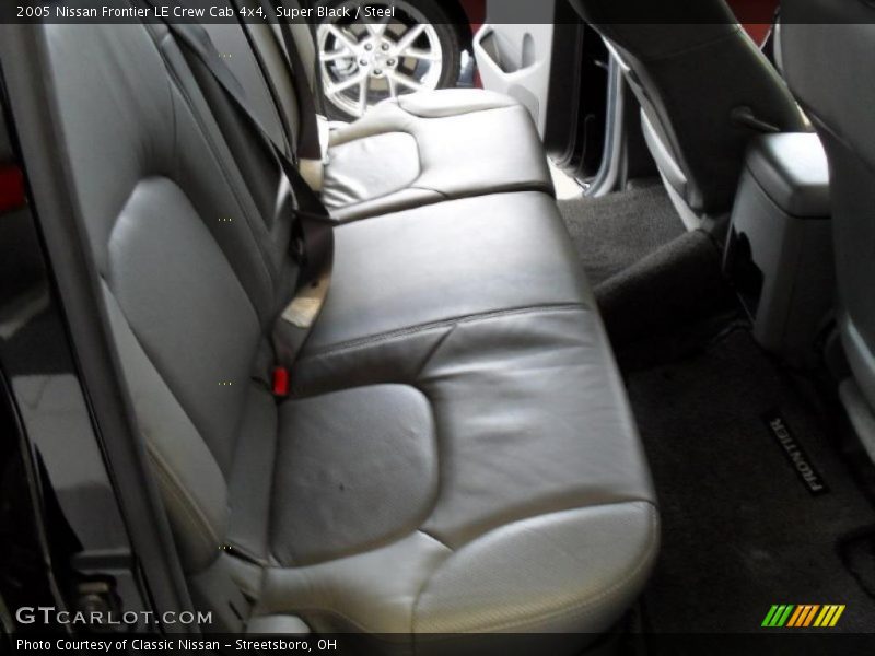 Super Black / Steel 2005 Nissan Frontier LE Crew Cab 4x4