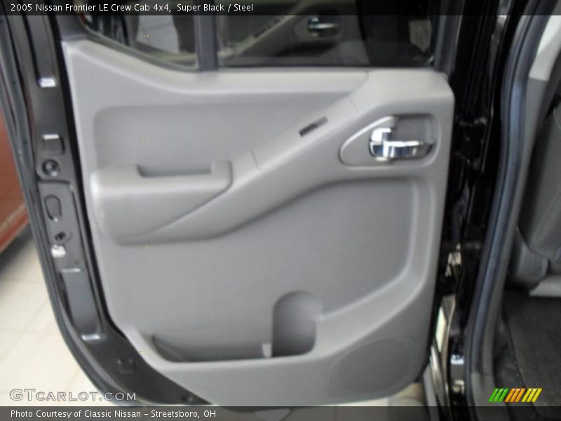 Super Black / Steel 2005 Nissan Frontier LE Crew Cab 4x4