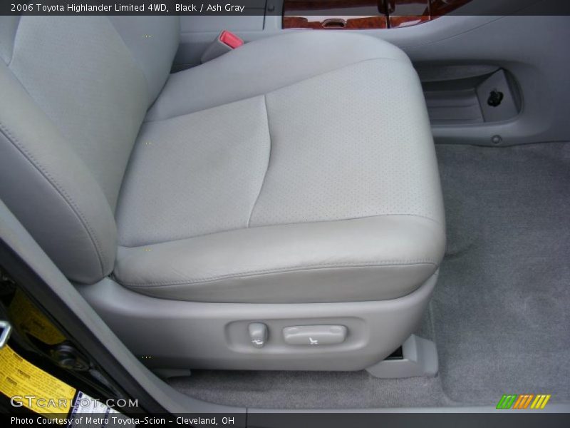 Black / Ash Gray 2006 Toyota Highlander Limited 4WD