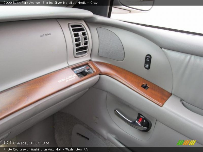 Sterling Silver Metallic / Medium Gray 2000 Buick Park Avenue