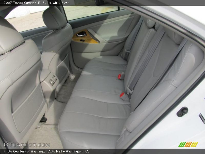 Super White / Ash 2007 Toyota Camry XLE