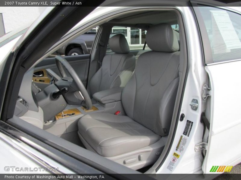 Super White / Ash 2007 Toyota Camry XLE
