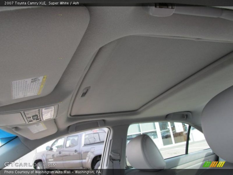 Super White / Ash 2007 Toyota Camry XLE