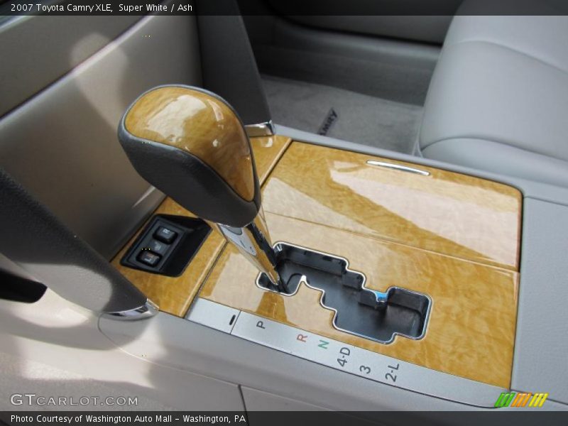 Super White / Ash 2007 Toyota Camry XLE