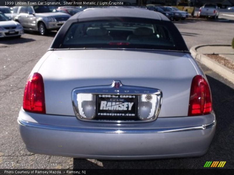 Silver Frost Metallic / Light Graphite 1999 Lincoln Town Car Signature