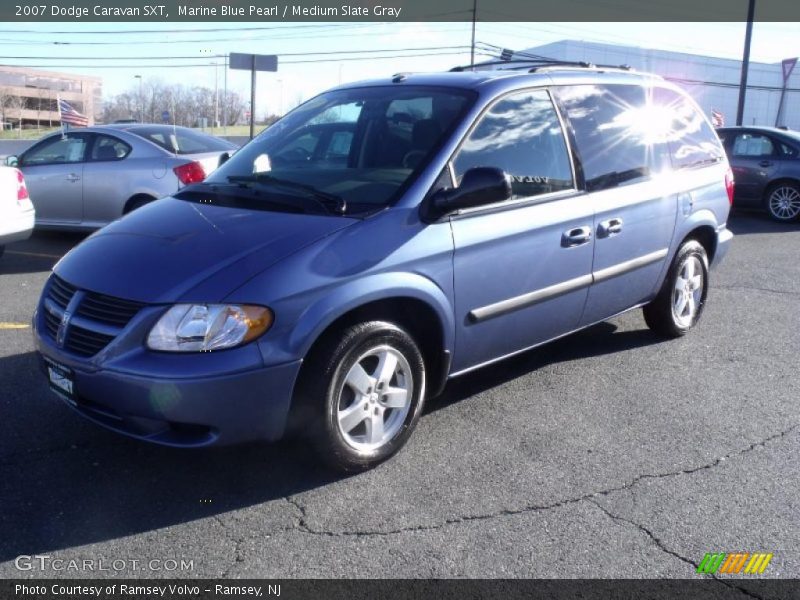 Front 3/4 View of 2007 Caravan SXT