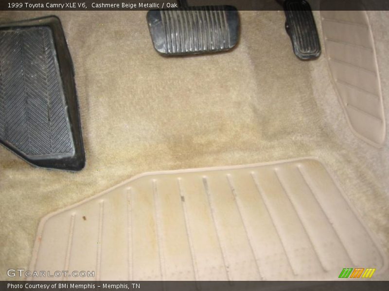 Cashmere Beige Metallic / Oak 1999 Toyota Camry XLE V6