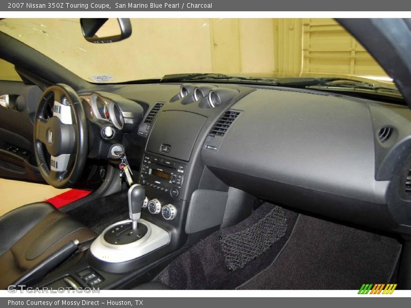 Dashboard of 2007 350Z Touring Coupe