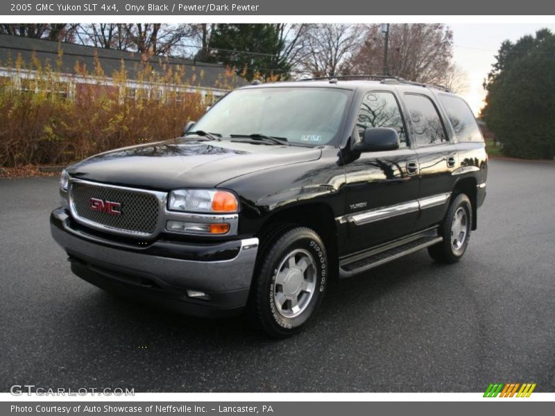 Front 3/4 View of 2005 Yukon SLT 4x4