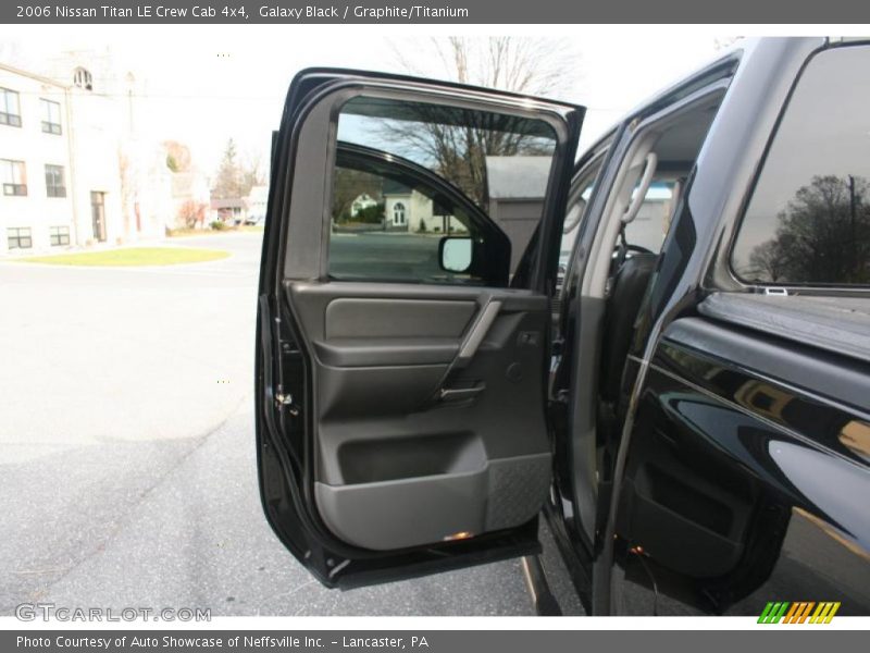 Galaxy Black / Graphite/Titanium 2006 Nissan Titan LE Crew Cab 4x4