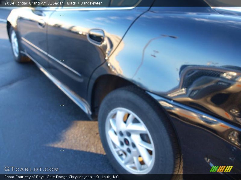 Black / Dark Pewter 2004 Pontiac Grand Am SE Sedan