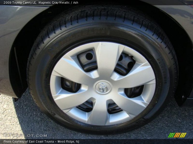 Magnetic Gray Metallic / Ash 2009 Toyota Camry LE