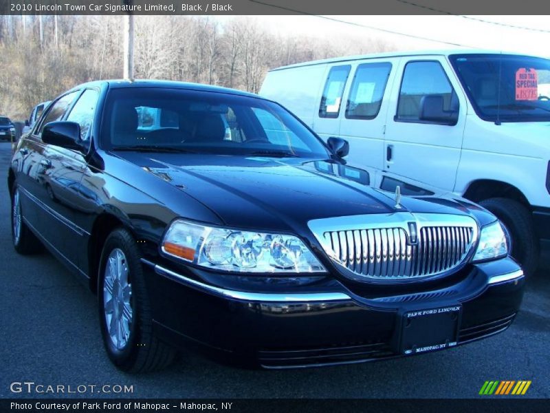 Black / Black 2010 Lincoln Town Car Signature Limited