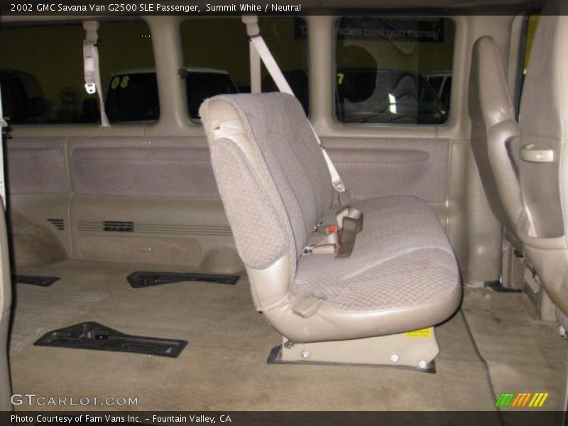Summit White / Neutral 2002 GMC Savana Van G2500 SLE Passenger