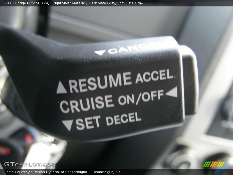 Bright Silver Metallic / Dark Slate Gray/Light Slate Gray 2010 Dodge Nitro SE 4x4