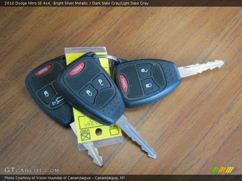 Bright Silver Metallic / Dark Slate Gray/Light Slate Gray 2010 Dodge Nitro SE 4x4