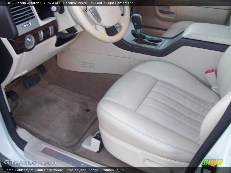 Ceramic White Tri-Coat / Light Parchment 2003 Lincoln Aviator Luxury AWD