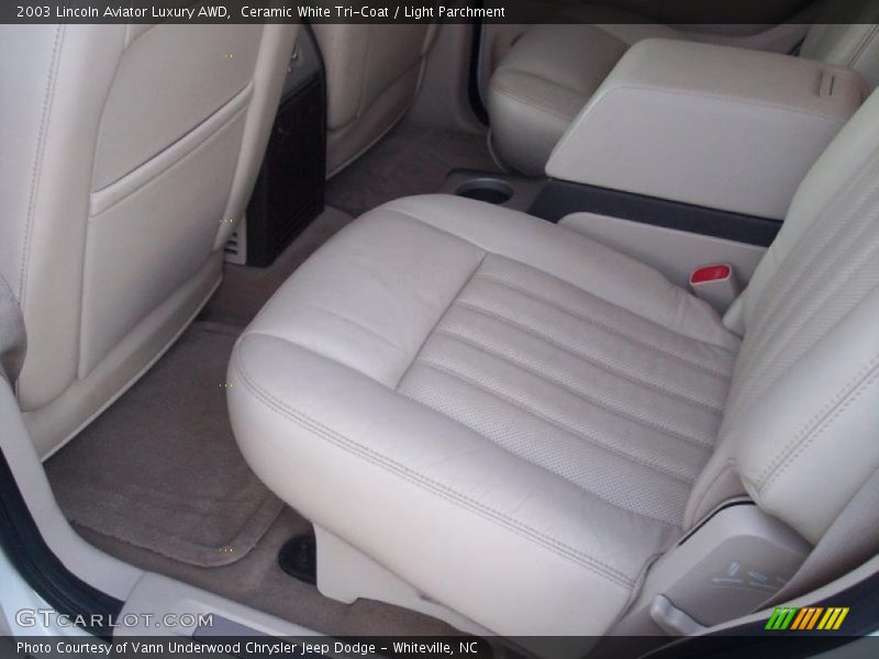 Ceramic White Tri-Coat / Light Parchment 2003 Lincoln Aviator Luxury AWD
