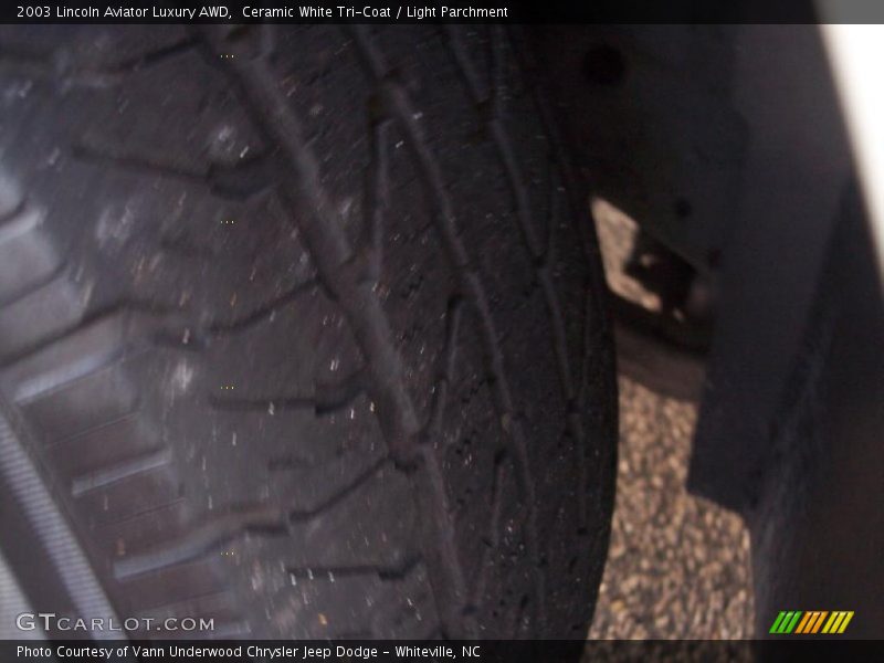Ceramic White Tri-Coat / Light Parchment 2003 Lincoln Aviator Luxury AWD