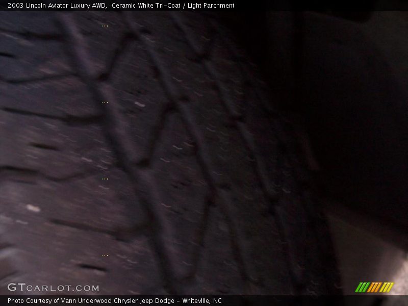 Ceramic White Tri-Coat / Light Parchment 2003 Lincoln Aviator Luxury AWD