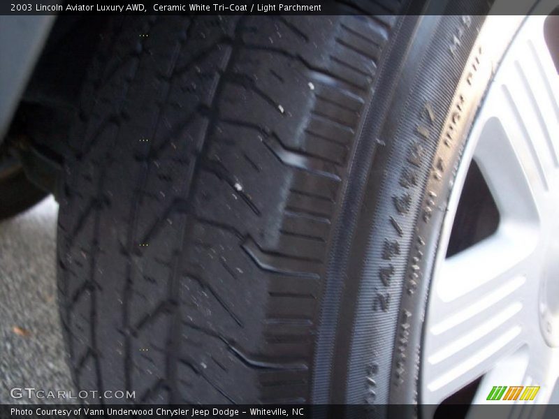 Ceramic White Tri-Coat / Light Parchment 2003 Lincoln Aviator Luxury AWD