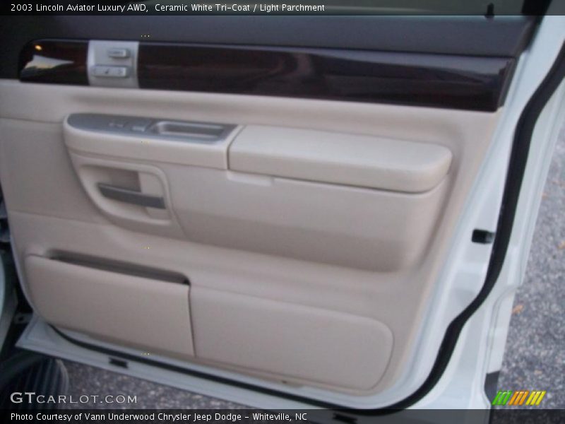 Ceramic White Tri-Coat / Light Parchment 2003 Lincoln Aviator Luxury AWD