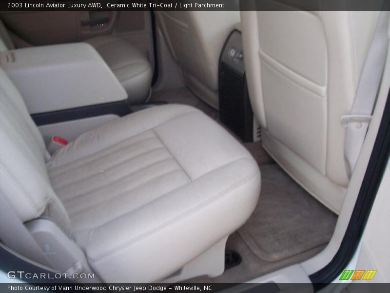 Ceramic White Tri-Coat / Light Parchment 2003 Lincoln Aviator Luxury AWD