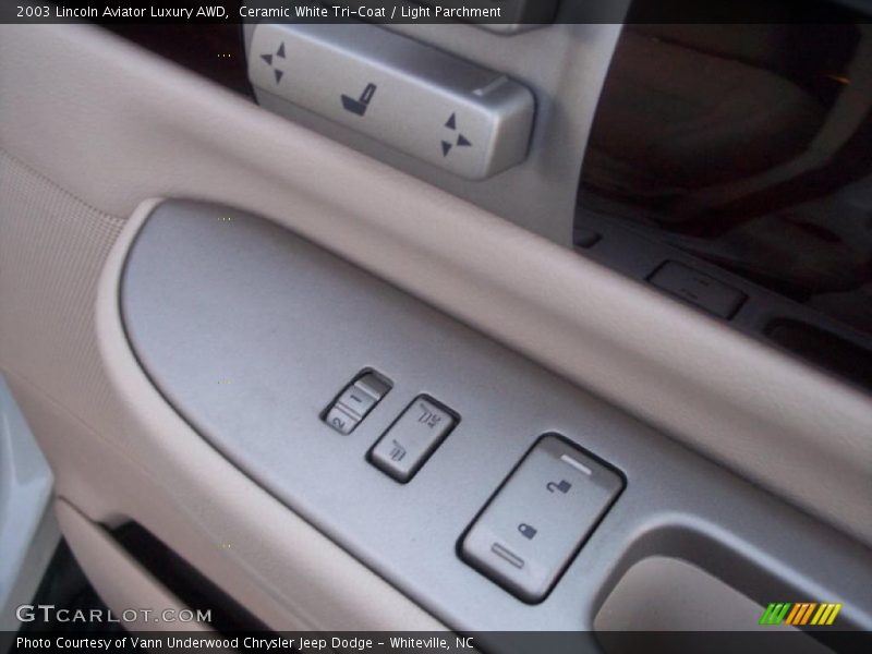 Ceramic White Tri-Coat / Light Parchment 2003 Lincoln Aviator Luxury AWD