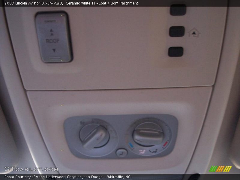 Ceramic White Tri-Coat / Light Parchment 2003 Lincoln Aviator Luxury AWD