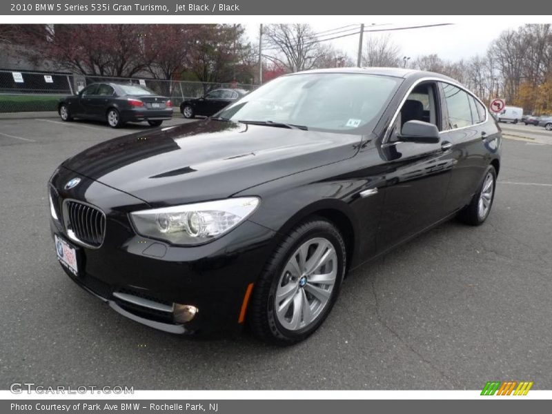 Front 3/4 View of 2010 5 Series 535i Gran Turismo