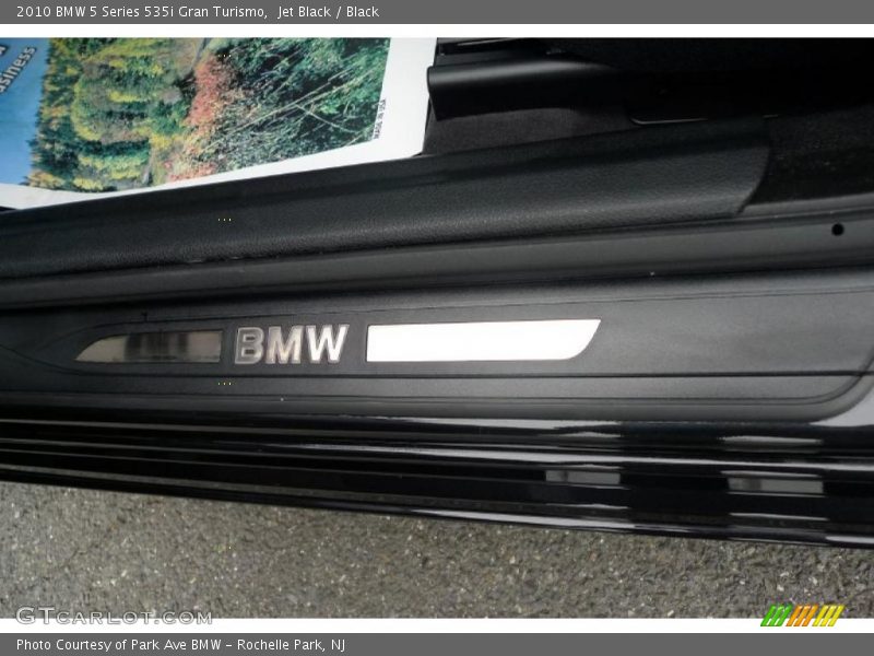 Jet Black / Black 2010 BMW 5 Series 535i Gran Turismo