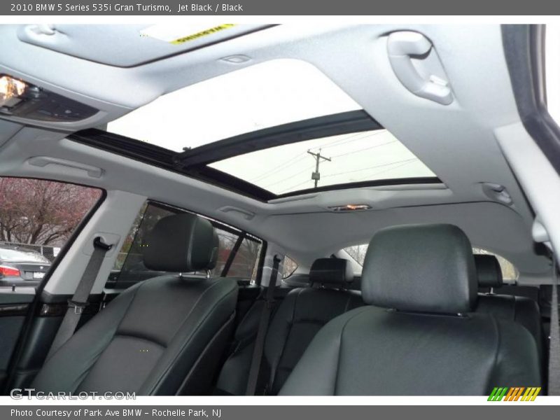 Sunroof of 2010 5 Series 535i Gran Turismo