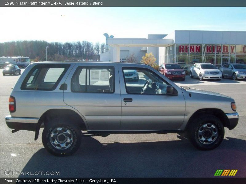 Beige Metallic / Blond 1998 Nissan Pathfinder XE 4x4