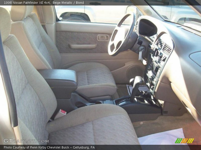 Beige Metallic / Blond 1998 Nissan Pathfinder XE 4x4