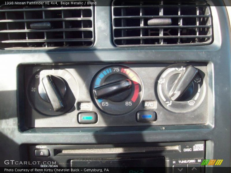 Beige Metallic / Blond 1998 Nissan Pathfinder XE 4x4