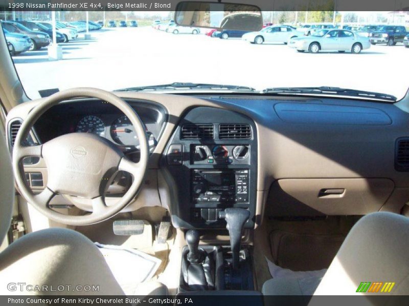 Beige Metallic / Blond 1998 Nissan Pathfinder XE 4x4