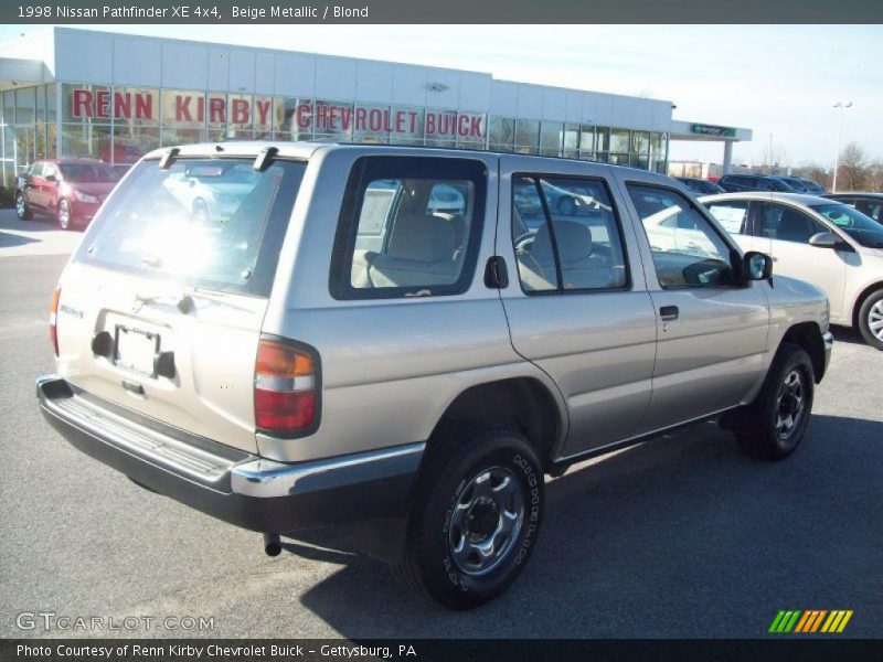 Beige Metallic / Blond 1998 Nissan Pathfinder XE 4x4