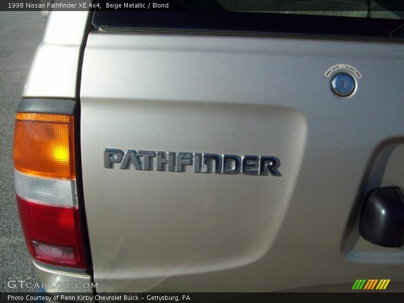 Beige Metallic / Blond 1998 Nissan Pathfinder XE 4x4