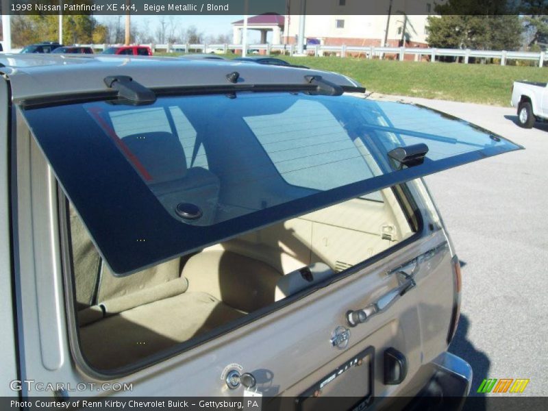 Beige Metallic / Blond 1998 Nissan Pathfinder XE 4x4