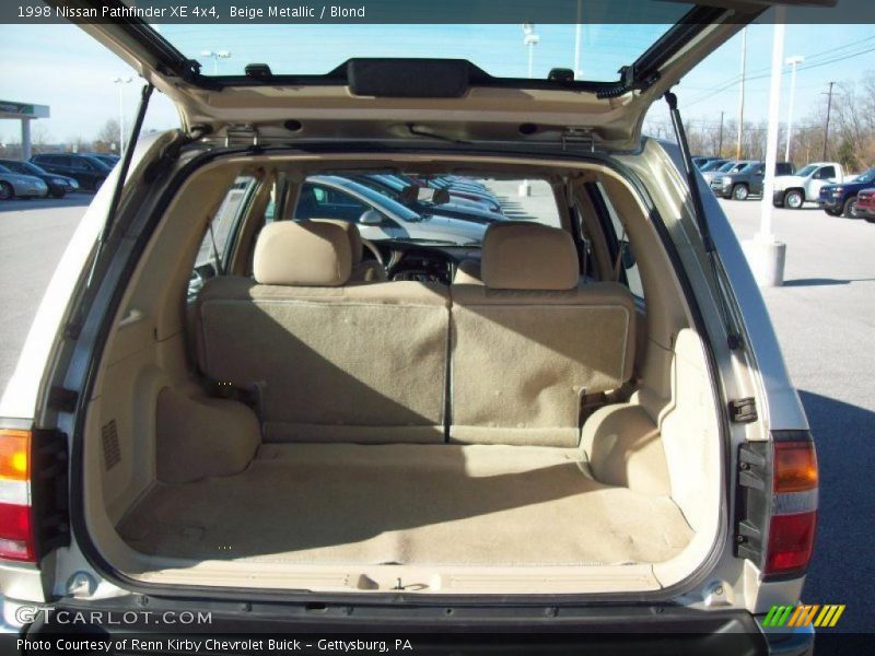 Beige Metallic / Blond 1998 Nissan Pathfinder XE 4x4